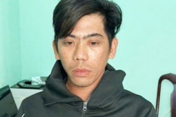 Nam thanh niên bị chém suýt chết vì treo 2 cây dao trên xe máy