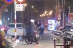 Clip: Hỗn chiến gây náo loạn trung tâm Nha Trang