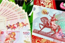 Trước thềm Tết Bính Ngọ, tiền lì xì linh vật ngựa ngập chợ mạng