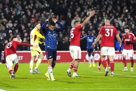 Arsenal hòa bạc nhược: "Pháo thủ" thiếu bản lĩnh, coi chừng lại ôm hận đua vô địch