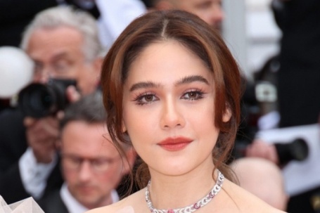 Minh tinh giàu có bậc nhất showbiz Thái Lan sống ra sao trong hào môn?