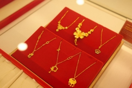 Giá vàng hôm nay 18/1: Trụ vững ở ngưỡng cao