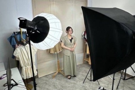 Dịch vụ livestream bán hàng Tết kín lịch, giá thuê KOL tăng chóng mặt