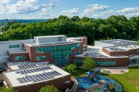 Tin nhắn 'không phù hợp' khiến thầy giáo Toán bị bắt