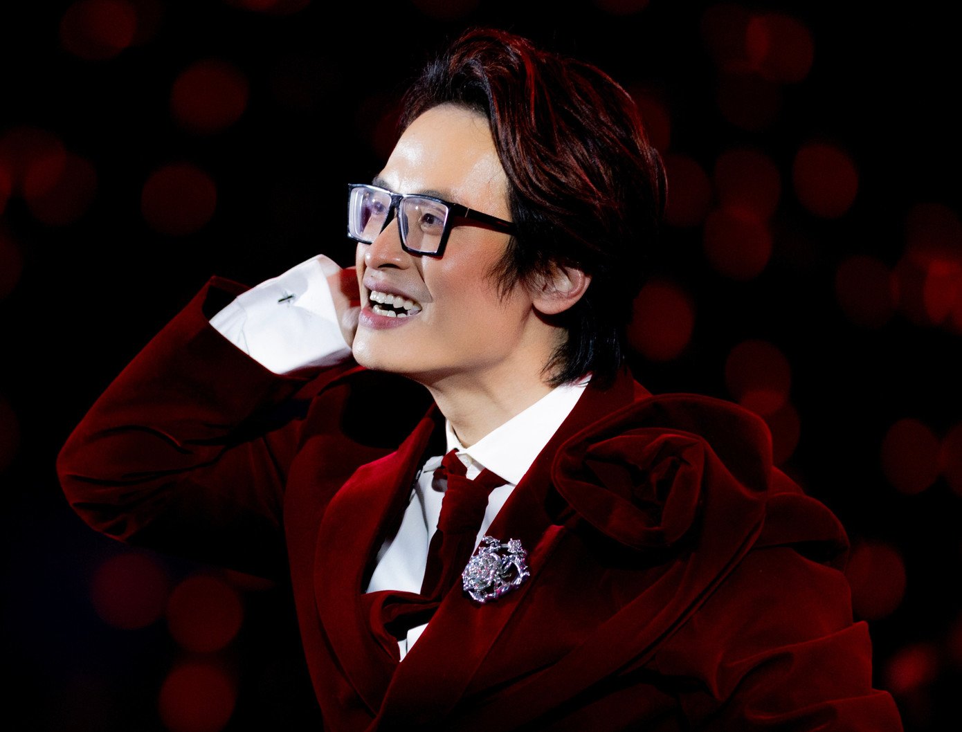 Hà Anh Tuấn thăng hoa trên sân khấu được đầu tư tỉ mỉ.