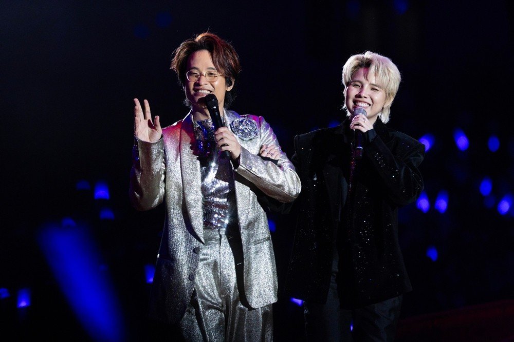 Hà Anh Tuấn và các khách mời.