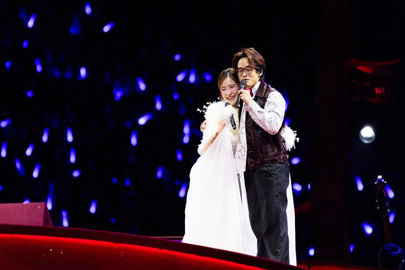 Hà Anh Tuấn và các khách mời.