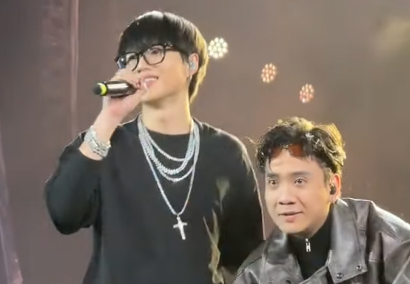 Thông báo gây bùng nổ của Hieuthuhai trong đêm nhạc dài 6 tiếng ở Đông Anh - 7