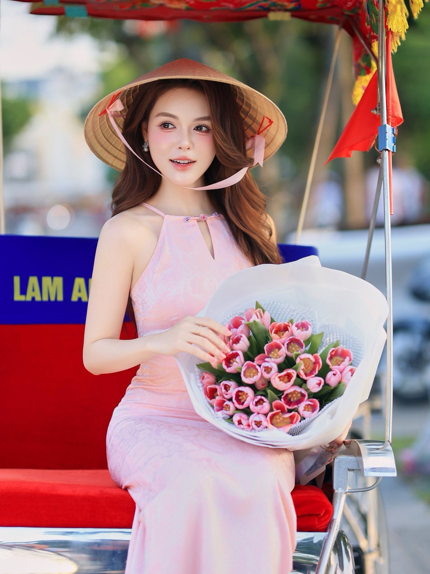 Hà Bích Ngọc sở hữu chiều cao 1,68 m và gương mặt thanh tú.