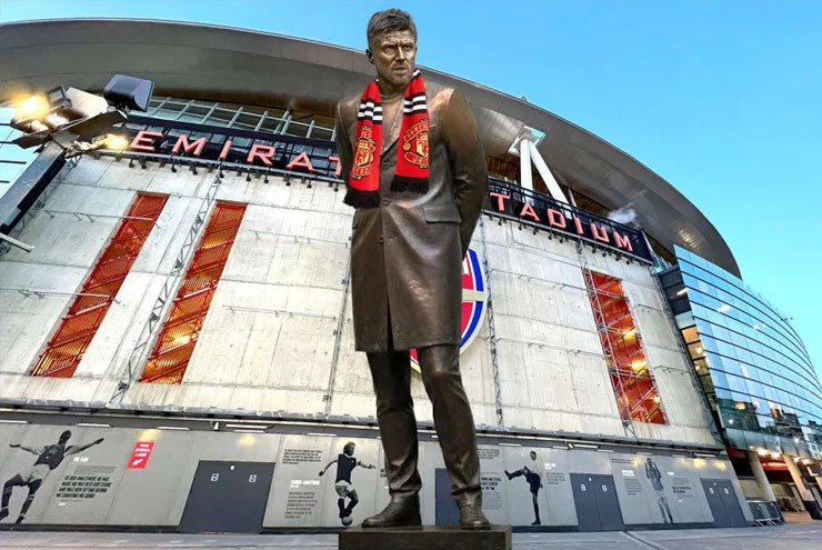 Bức tượng trong mơ của fan Arsenal