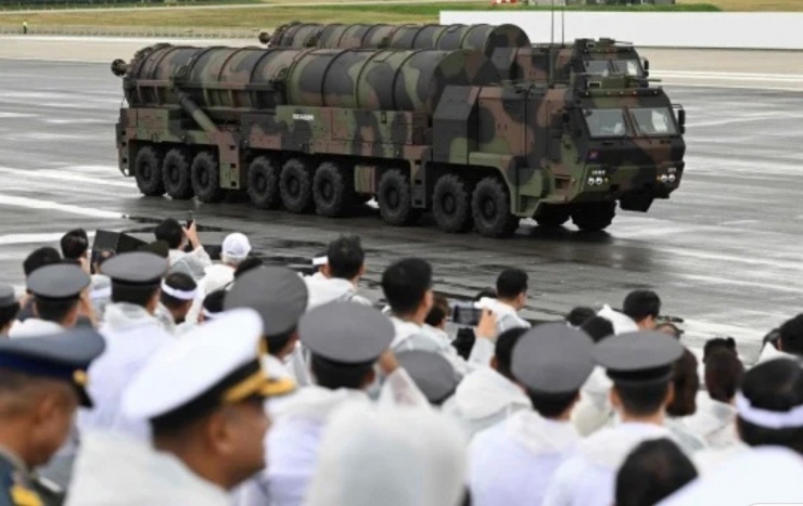 Hàn Quốc bắt đầu triển khai ‘tên lửa quái vật’ Hyunmoo-5 - 1