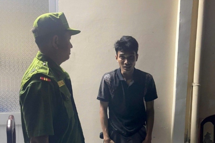 Đối tượng có biểu hiện “ngáo đá” bị phát hiện khi đột nhập trái phép vào trụ sở công an. Ảnh: CACT.