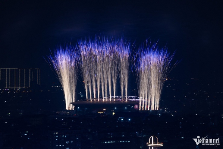 Vào ngày diễn ra buổi lễ chính thức (dự kiến tối 23/1), lần đầu tiên người dân thủ đô sẽ được thưởng thức màn trình diễn pháo hoa nghệ thuật tầm cao với quy mô lên tới gần 10.000 đơn vị pháo.