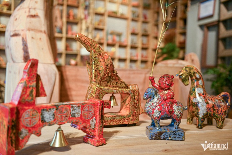 Các tác phẩm trưng bày kích cỡ nhỏ có giá 3-10 triệu đồng