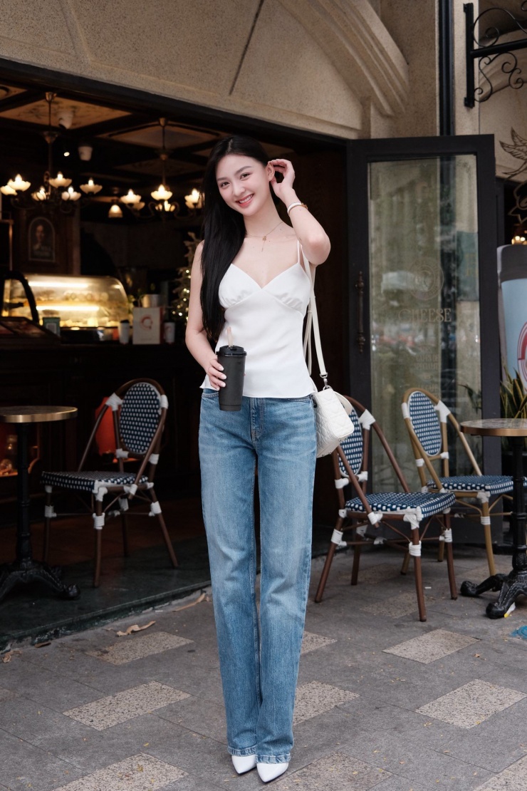 Phong cách đời thường của người đẹp quê Đăk Lăk đang được 'đẩy thuyền' với cầu thủ Đình Bắc - 7