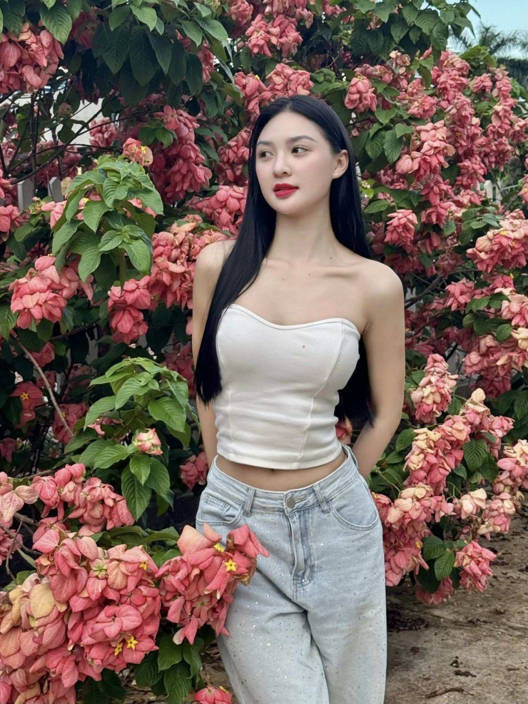 Phong cách đời thường của người đẹp quê Đăk Lăk đang được 'đẩy thuyền' với cầu thủ Đình Bắc - 12