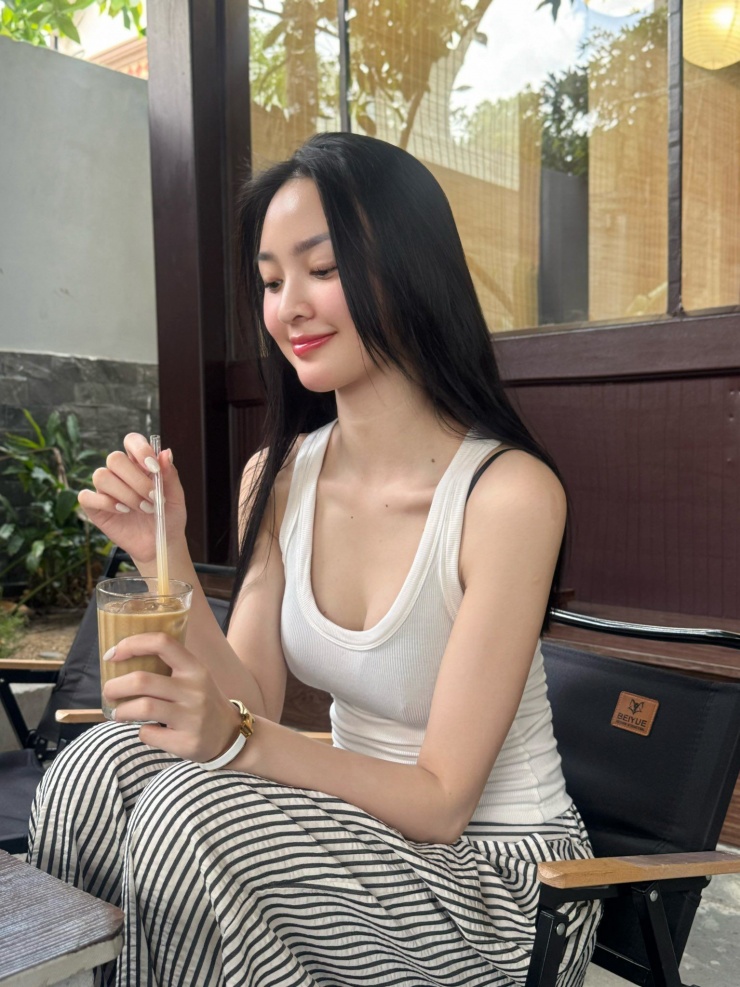 Phong cách đời thường của người đẹp quê Đăk Lăk đang được 'đẩy thuyền' với cầu thủ Đình Bắc - 14