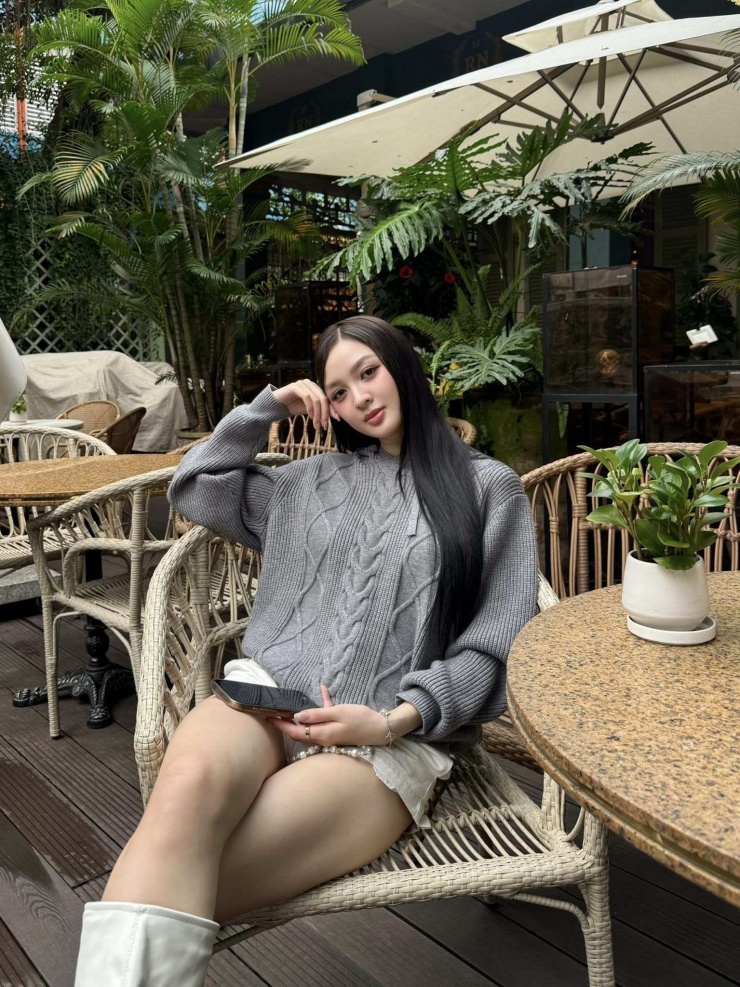 Phong cách đời thường của người đẹp quê Đăk Lăk đang được 'đẩy thuyền' với cầu thủ Đình Bắc - 17