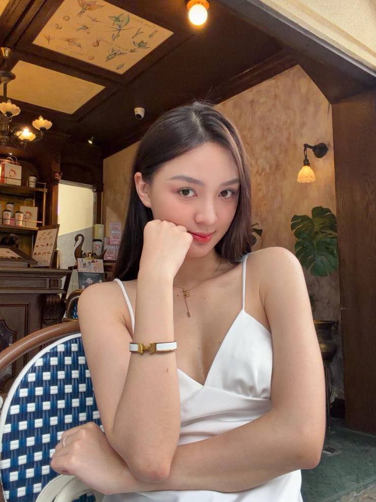 Phong cách đời thường của người đẹp quê Đăk Lăk đang được 'đẩy thuyền' với cầu thủ Đình Bắc - 16