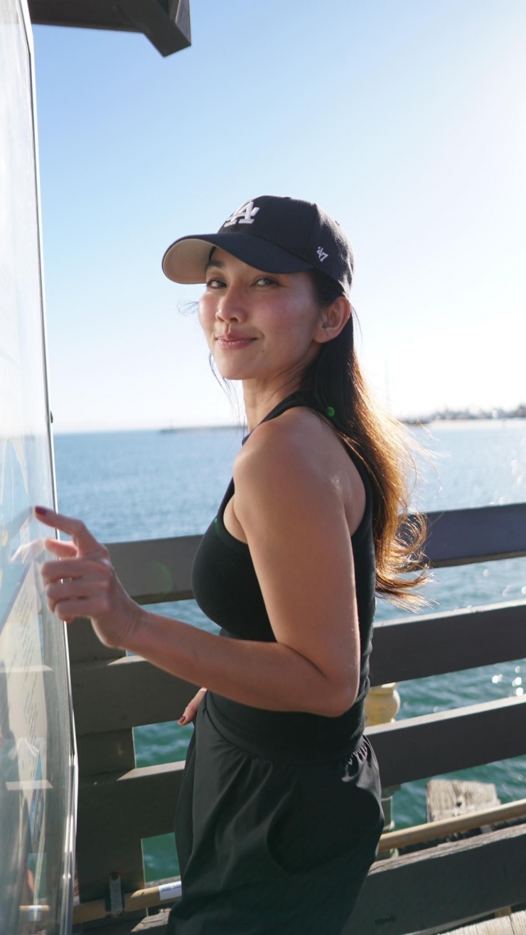 Khi tham gia các hoạt động ngoài trời, Kim Hiền ít trang điểm.