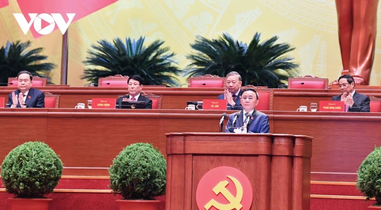 Đại hội đã bầu Đoàn Chủ tịch gồm 16 Ủy viên Bộ Chính trị. Đại hội bầu Đoàn Thư ký gồm 5 đồng chí và Ban Thẩm tra tư cách đại biểu dự Đại hội gồm 13 đồng chí.