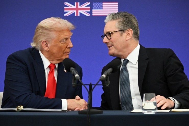 Thủ tướng Anh Keir Starmer và Tổng thống Mỹ Donald Trump. (Ảnh: Reuters)