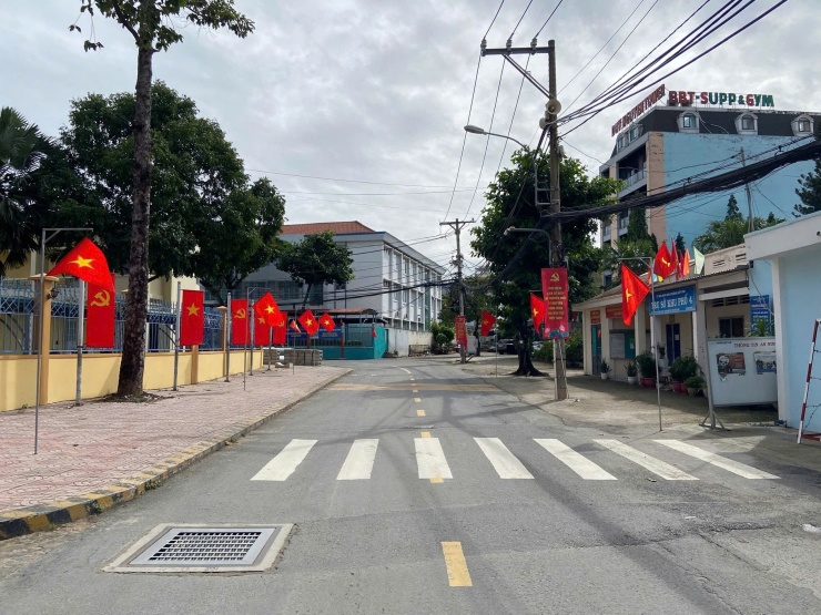 Phường Tăng Nhơn Phú khánh thành nhiều công trình đường cờ Tổ quốc nhằm chào mừng Đại hội XIV của Đảng