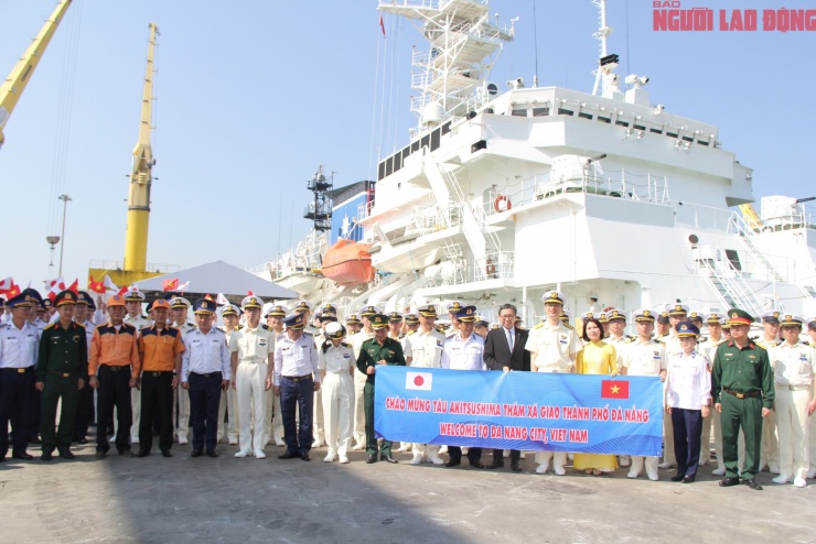 Tàu tuần tra Akitsushima của Lực lượng Bảo vệ bờ biển Nhật Bản cùng với 60 sĩ quan, thủy thủ đoàn vừa cập cảng Tiên Sa, Đà Nẵng