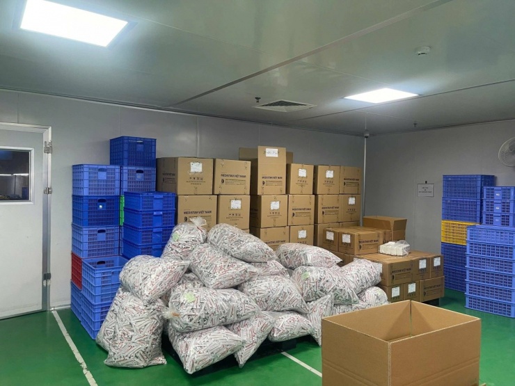 Tại một nhà máy của Công ty TNHH Medistar Việt Nam nằm trong Khu công nghiệp Quang Minh, Hà Nội, cơ quan chức năng phát hiện hàng nghìn sản phẩm thực phẩm chức năng giả, kém chất lượng đang được sản xuất, đóng gói để đưa ra thị trường.