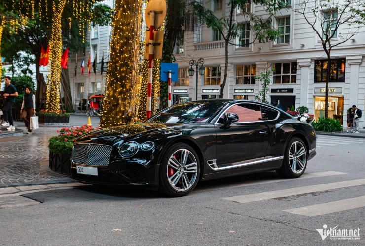 Dàn siêu xe, xe sang hơn trăm tỷ dạo phố Hà Nội, chiếc đắt nhất giá hơn 21 tỷ - 1