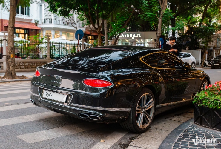 Dàn siêu xe, xe sang hơn trăm tỷ dạo phố Hà Nội, chiếc đắt nhất giá hơn 21 tỷ - 2