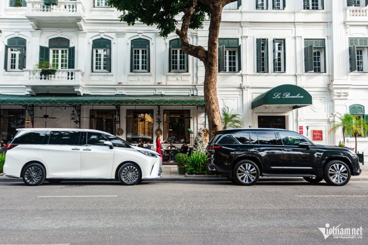 Dàn siêu xe, xe sang hơn trăm tỷ dạo phố Hà Nội, chiếc đắt nhất giá hơn 21 tỷ - 6