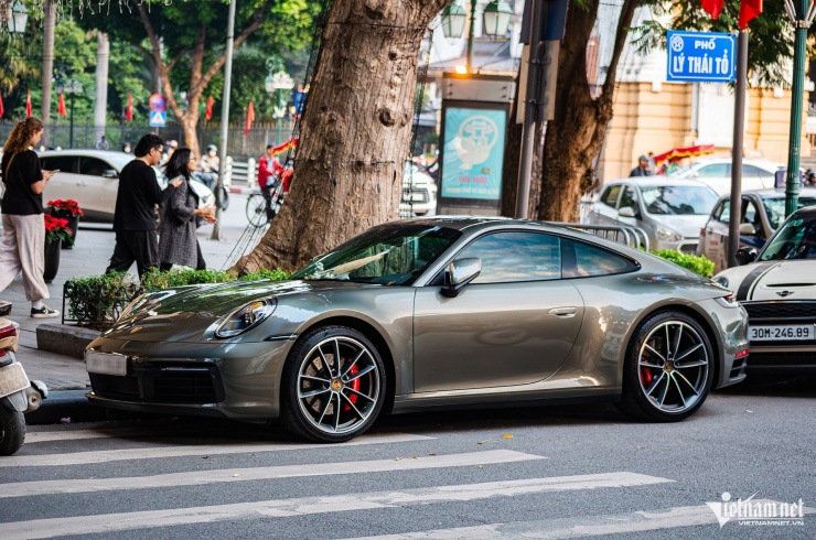 Dàn siêu xe, xe sang hơn trăm tỷ dạo phố Hà Nội, chiếc đắt nhất giá hơn 21 tỷ - 11