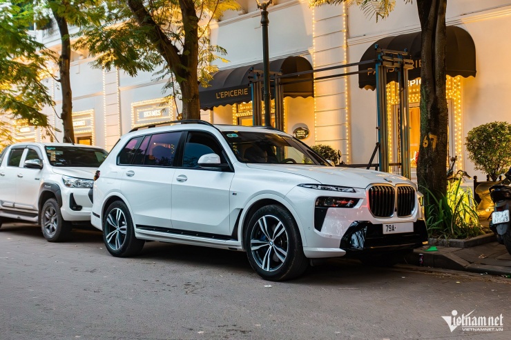 Dàn siêu xe, xe sang hơn trăm tỷ dạo phố Hà Nội, chiếc đắt nhất giá hơn 21 tỷ - 16