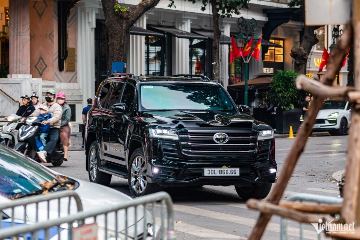 Dàn siêu xe, xe sang hơn trăm tỷ dạo phố Hà Nội, chiếc đắt nhất giá hơn 21 tỷ - 17