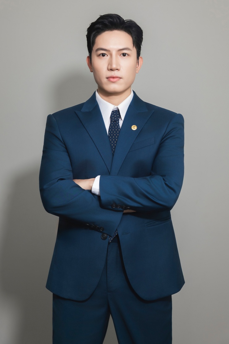 Ca sĩ Anh Tú&nbsp;nói việc sáng tác các bài hát về Tổ quốc, về đất nước là vinh dự và cũng là trách nhiệm của người nghệ sĩ. Ảnh: NVCC