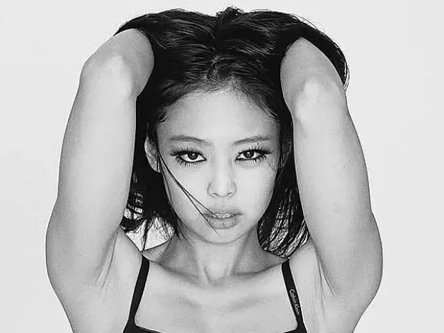 Jennie mở triển lãm ảnh bán nude