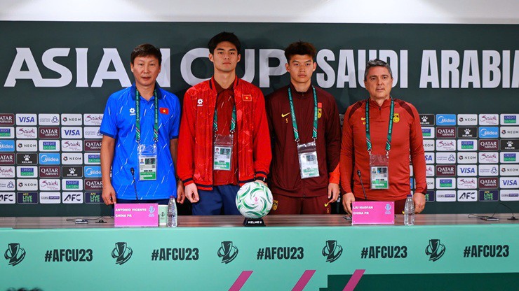 Họp báo U23 Trung Quốc - U23 Việt Nam: HLV Tây Ban Nha tuyên bố hiểu rõ U23 Việt Nam - 1