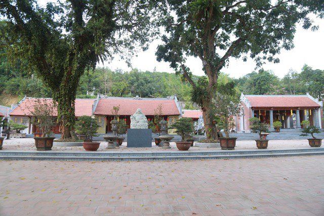 Cận cảnh ngôi chùa nằm dưới chân núi Chương Sơn ở Ninh Bình còn lưu giữ báu vật 1.000 năm tuổi - 1