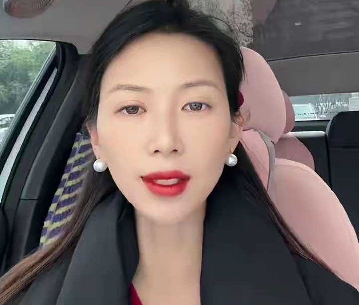 Chị Ngưu Na buộc phải làm clip xin lỗi vì đã tố chồng ngoại tình, để lộ thông tin riêng tư. Ảnh: Sohu