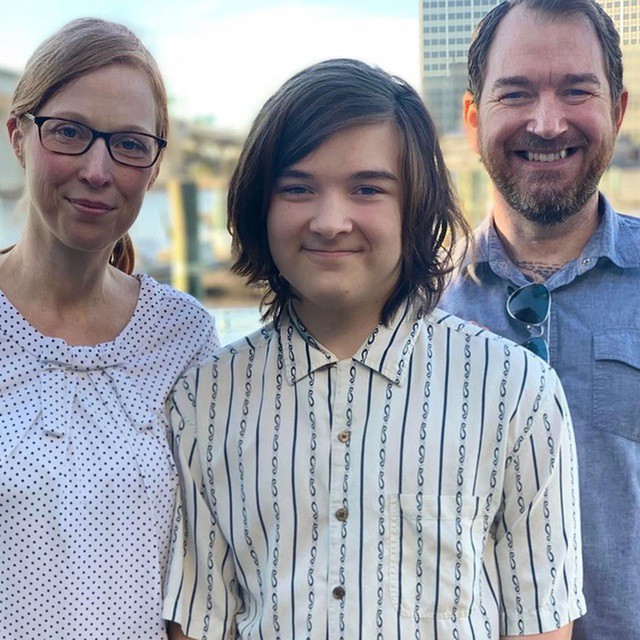 Sammy hạnh phúc bên cạnh gia đình của mình (Ảnh: The Tab).