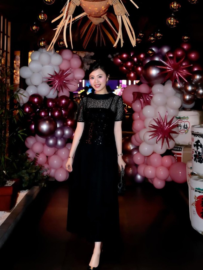 Khi đăng ảnh trên Instagram, Ruby Khánh Linh được nhiều người khen "thần thái ngút ngàn" trong thiết kế của một local brand.