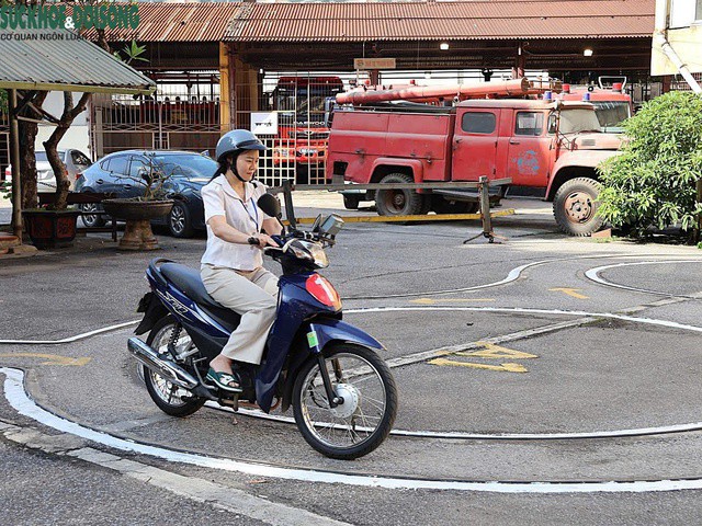 Bộ Công an thống nhất bỏ một bài thi trong sát hạch bằng lái xe máy. Ảnh minh họa