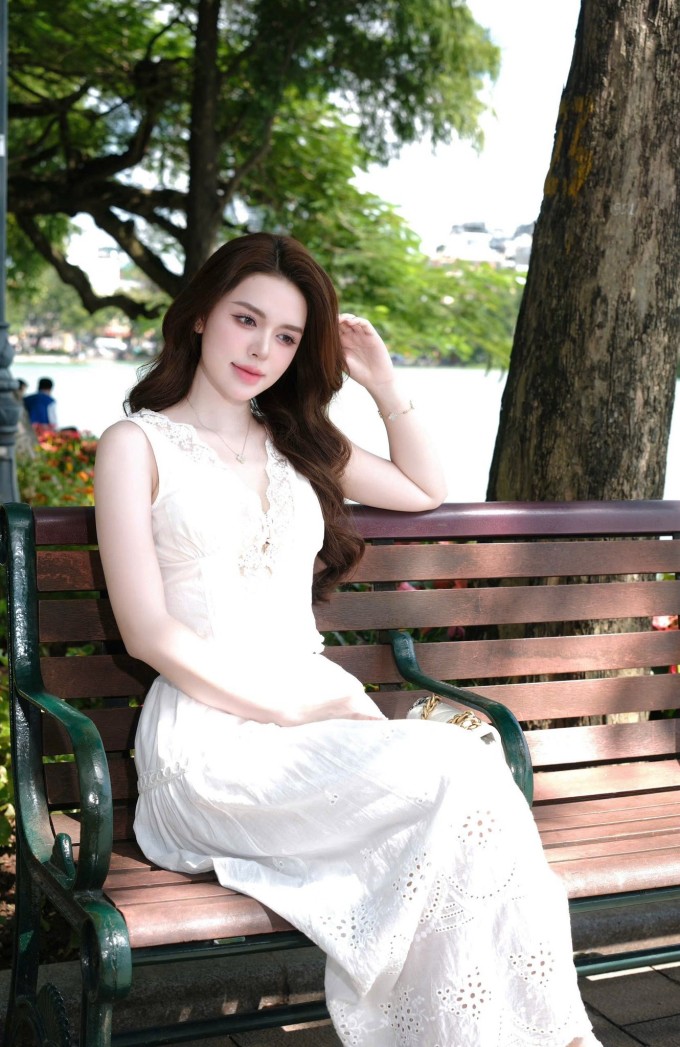 Người đẹp mong muốn theo đuổi con đường diễn xuất lâu dài. Sau "Lằn ranh", cô mong mỏi cơ hội góp mặt trong nhiều phim truyền hình khác.