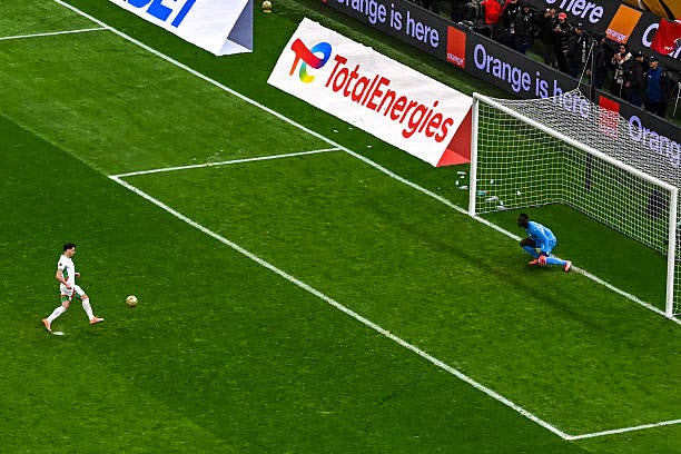 Diaz chuyền vào tay Mendy