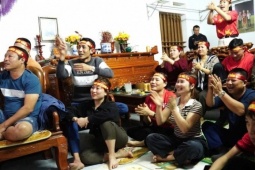 Gia đình tiền vệ Nguyễn Xuân Bắc - U23 Việt Nam: “Từ lúc chưa biết đi, con đã mê bóng đá rồi"