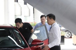 Tồn kho lớn, nhiều mẫu ô tô giảm giá hàng chục đến hàng trăm triệu đồng