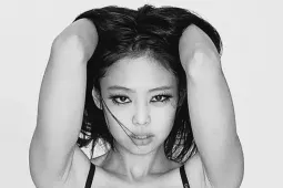 Jennie mở triển lãm ảnh bán nude