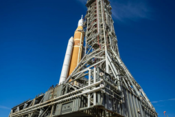 NASA đưa tên lửa Artemis II ra bệ phóng chuẩn bị cho sứ mệnh Mặt Trăng