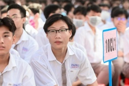 Nhóm học sinh tại TPHCM được hỗ trợ tiền ăn trưa 40.000 đồng/ngày và đồng phục